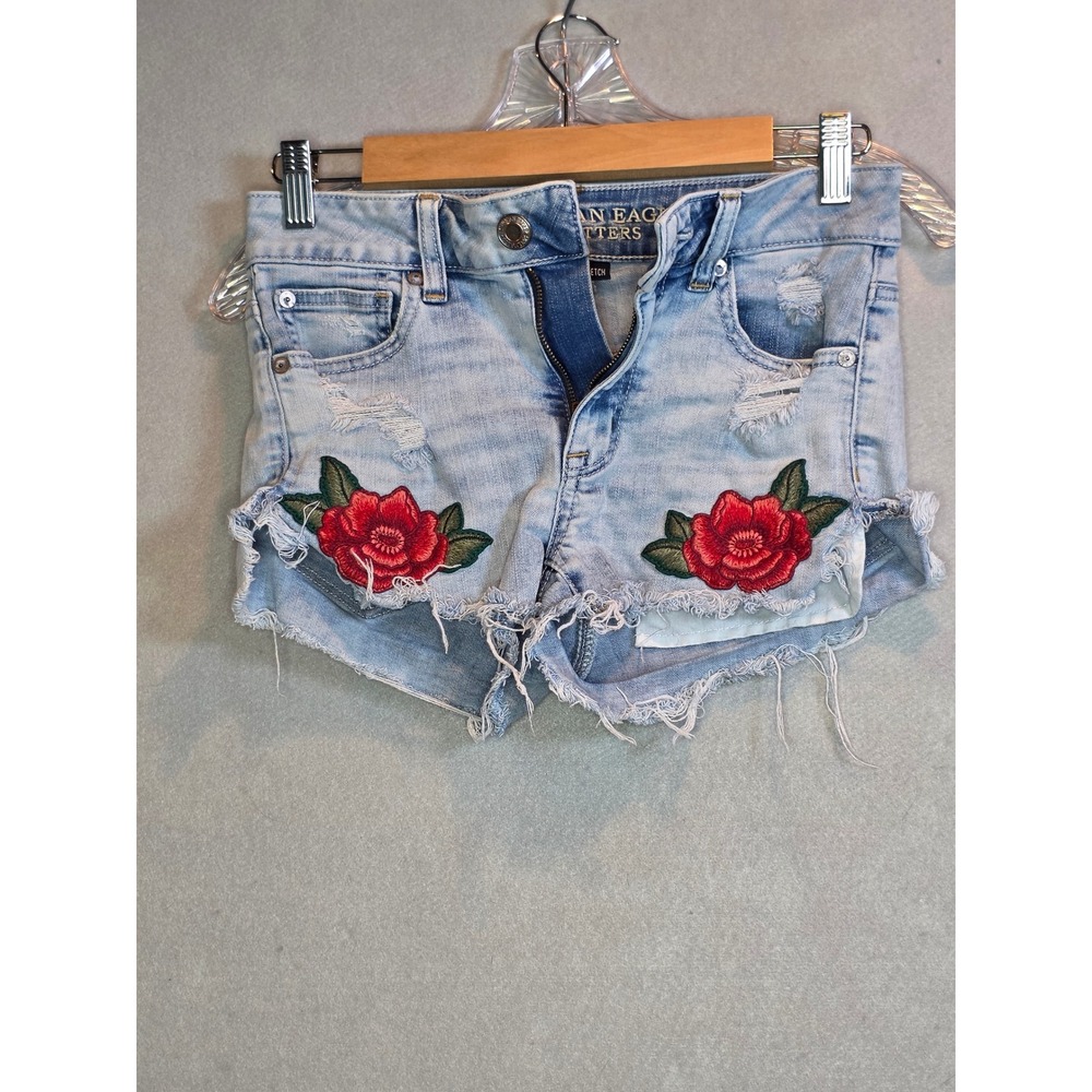 American Eagle Embroidered Rose Denim Shorts Light Wash Size 2 Cut Off Grunge